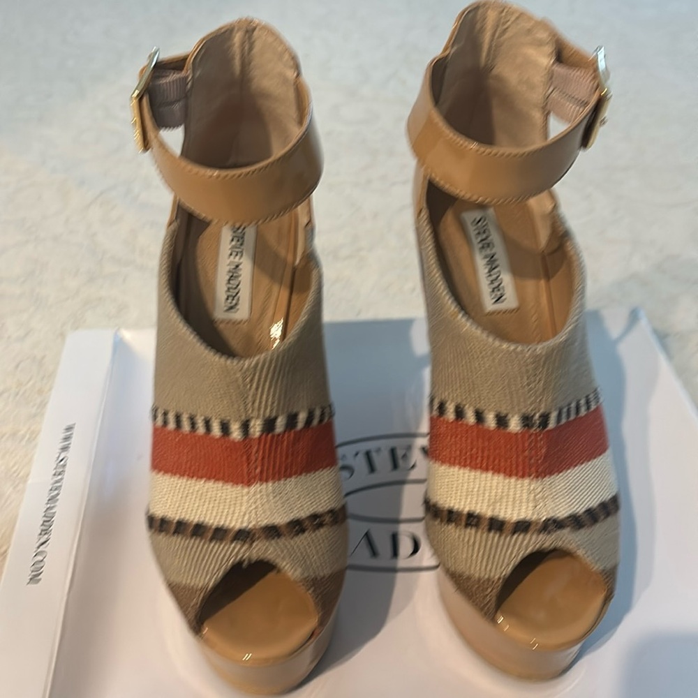 Peep toe platforms 7.5